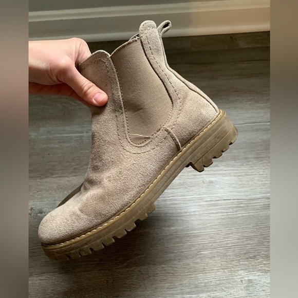 Cliffs Booties Chelsea Boots Tan Nude Beige Comfy Boots Size 7 M - Picture 8 of 16
